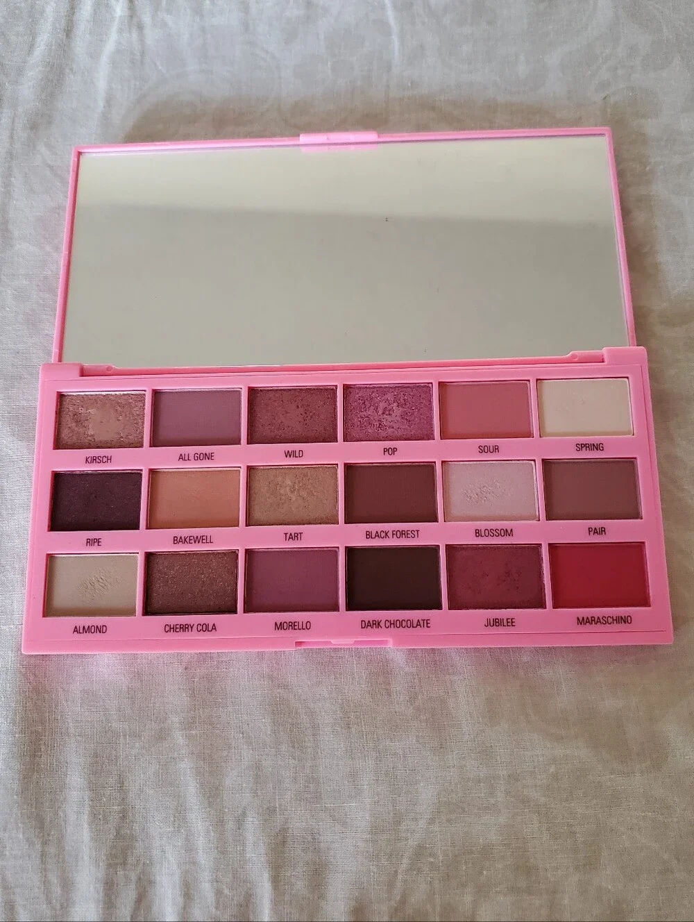 I Heart Revolution Chocolate Cherry Palette